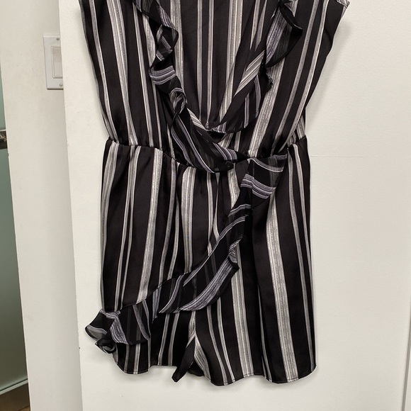 BCBGeneration black and white striped Romper size XS - Picture 3 of 11